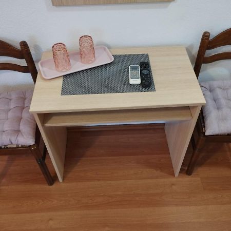 Soba Ivanka Niksic Karlobag Exterior foto